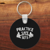 Practice Safe SetsおもしろいトレーニングジムユーモアTee Wei キーホルダー (正面)