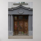 Prague: Graffiti on a Classic Doorway ポスター (正面)