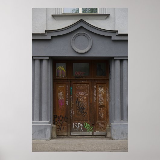 Prague: Graffiti on a Classic Doorway ポスター (正面)