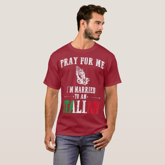 Pray For Me Im Married To An Italian  Funny Gift Tシャツ (正面フル)