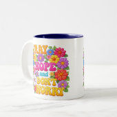 PRAY HOPE DON'T WORRY St. Padre Pio Flowers ツートーンマグカップ (正面左)