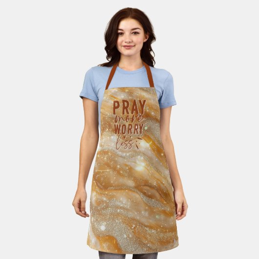 Pray More Worry Less エプロン (着用した状態)