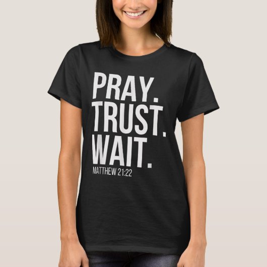 Pray. Trust. Wait. Christian Religious Verse Matth Tシャツ (正面)
