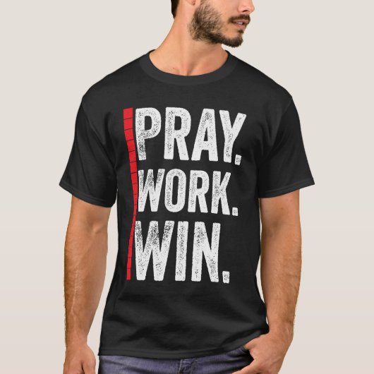 Pray Work Win Motivation Positive Funny Quote Tシャツ (正面)