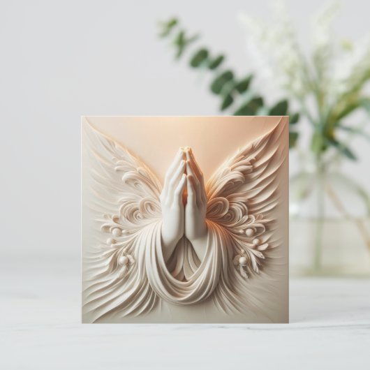 Praying Hands In Soft White Tones (スタンド正面)