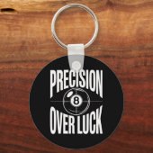 Precision Over Luck 8ボールビリヤードレトロ キーホルダー (正面)