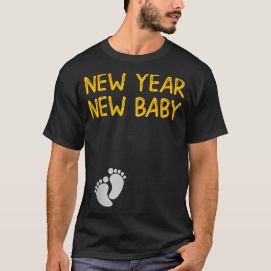 Pregnancy Announcemen - New Year New Baby  Tシャツ (正面)