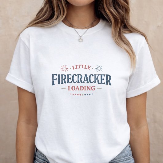 Pregnancy Announcement 4th of July Mom to Be Tシャツ