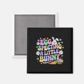 Pregnancy Announcement Egg Specting A Little Bunny マグネット (正面/裏面)