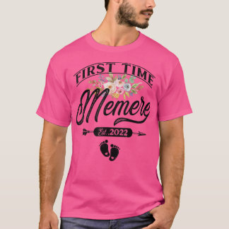Pregnancy Announcement First Time memere Est  Tシャツ