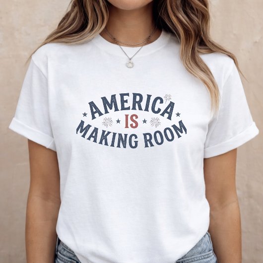 Pregnancy Announcement Mom to Be 4th of July Tシャツ