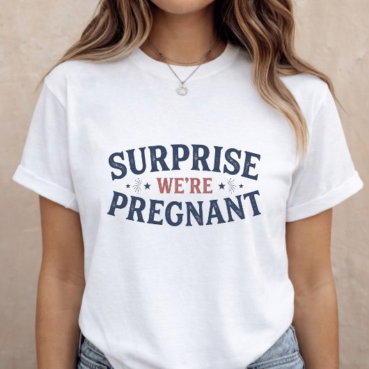 Pregnancy Announcement Mom to Be 4th of July Tシャツ