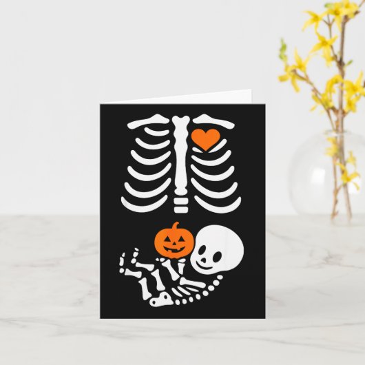 Pregnant Skeleton Baby Bump Funny Halloween Tee  カード (黄色い花)