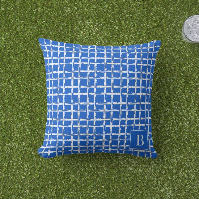 Preppy Bamboo – Royal Blue Coastal Monogram  アウトドアクッション (芝生)