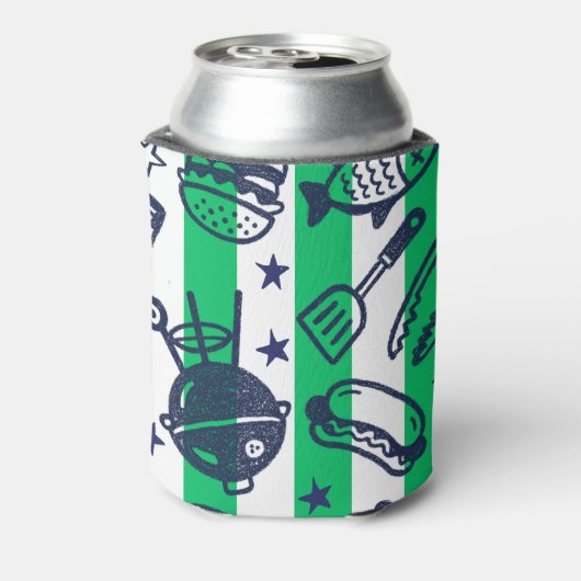 Preppy Dad Grilling Pattern – BBQ Doodles (Stripe) 缶クーラー (缶裏面)