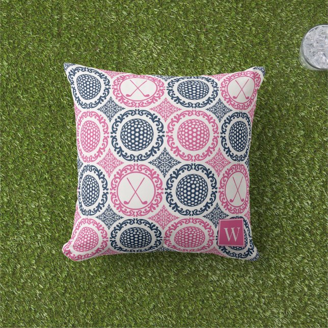 Preppy Golf Damask - Balls & Clubs Navy & Hot Pink アウトドアクッション (芝生)