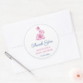 Preppy Pink Chinoiserie Bunny Baby Shower Favor ラウンドシール (封筒)
