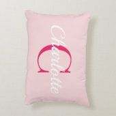 Preppy Pink Monogram Name Dorm Room Pillow アクセントクッション (裏面(縦))