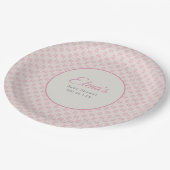 Preppy Pink Plaid Baby Shower ペーパープレート (アングル)