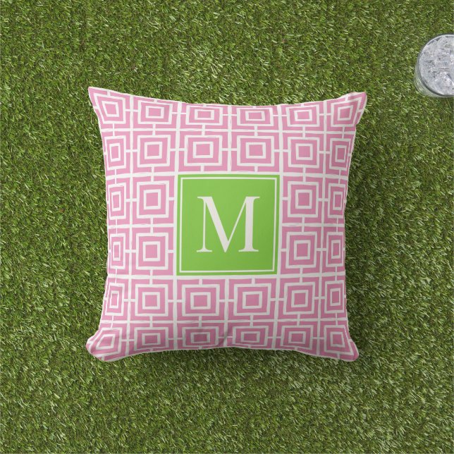 Preppy Square Lattice Monogram – Pink & Lime アウトドアクッション (芝生)