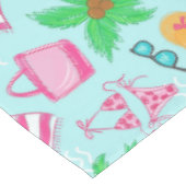 Preppy Summer Beach Icons / Coastal Blue テーブルクロス (アングル)