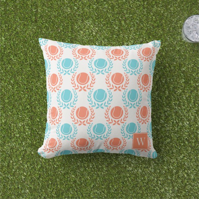Preppy Tennis Laurel Wreath - Coral & Turquoise アウトドアクッション (芝生)