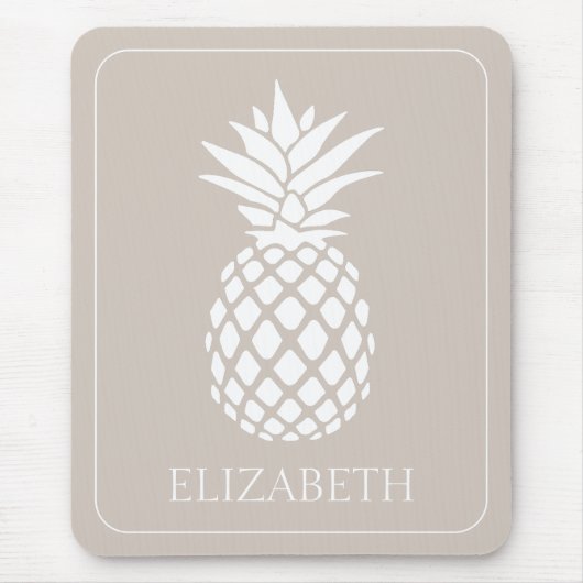 Preppy White Pineapple on Beige マウスパッド (正面)