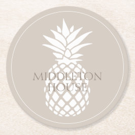 Preppy White Pineapple on Beige Personalized ラウンドペーパーコースター