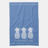 Preppy White Pineapples on Blue キッチンタオル (縦)