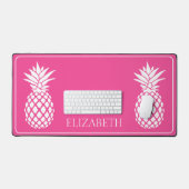 Preppy White Pineapples on Pink デスクマット (キーボード&マウス)