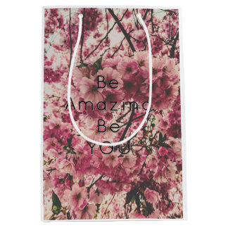 Presentpåse att ge bort till en värdefull person ミディアムペーパーバッグ