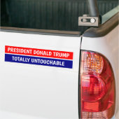 PRESIDENT DONALD TRUMP TOTALLY UNTOUCHABLE バンパーステッカー (トラック上)