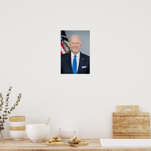 President Joe Biden Official 2021 Portrait Small ポスター (キッチン)