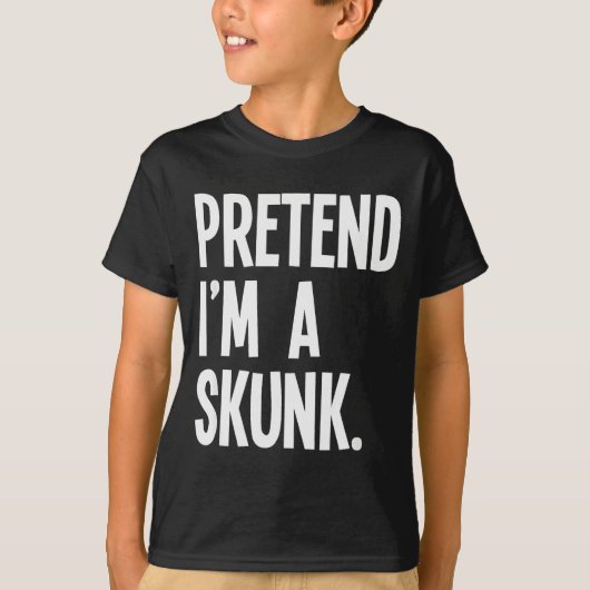 Pretend I'm A Skunk Funny Halloween Party Costume Tシャツ (正面)