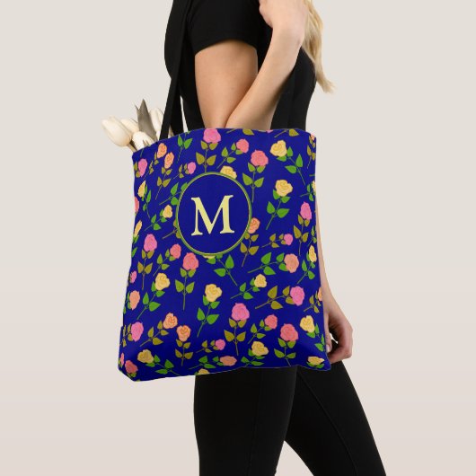 Pretty Blue Rose Pattern Monogram トートバッグ (クローズアップ)
