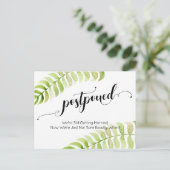 Pretty Ferns & Heart Script 延期の結婚カード ポストカード (スタンド正面)