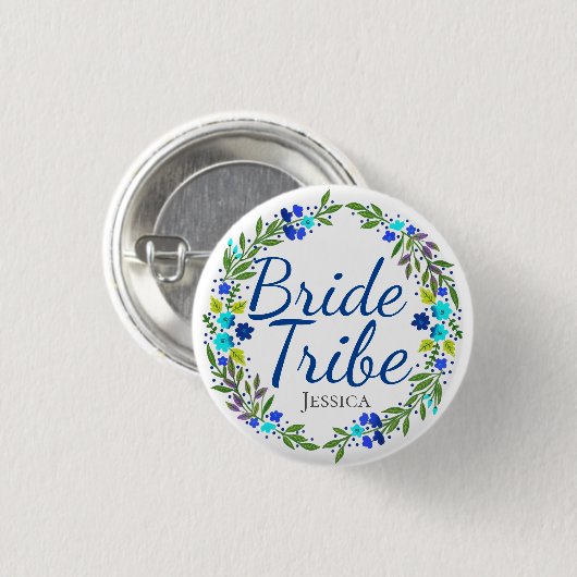 Pretty Floral Wreath Personalised Bride Tribe 缶バッジ (正面&裏面)