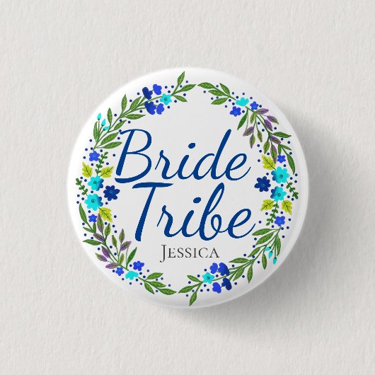 Pretty Floral Wreath Personalised Bride Tribe 缶バッジ (正面)