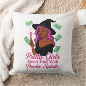 Pretty Girls Don’t Play With Broke Spirits – ピンク クッション (ブランケット)