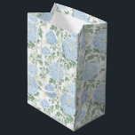 Pretty Light Blue White Flowers Bridal Shower ミディアムペーパーバッグ<br><div class="desc">Pretty Light Blue White Flowers Bridal Shower</div>