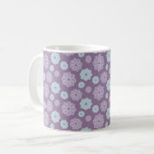 Pretty Lilac Purple and Blue Flower Pattern コーヒーマグカップ (正面左)