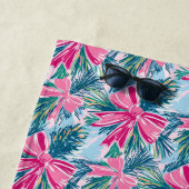 Pretty Pink Coquette Bow And Tree Sprig Pattern ビーチタオル (インサイチュ)