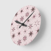 Pretty Pink Geo Stars - パターン。 ラウンド壁時計 (傾斜)