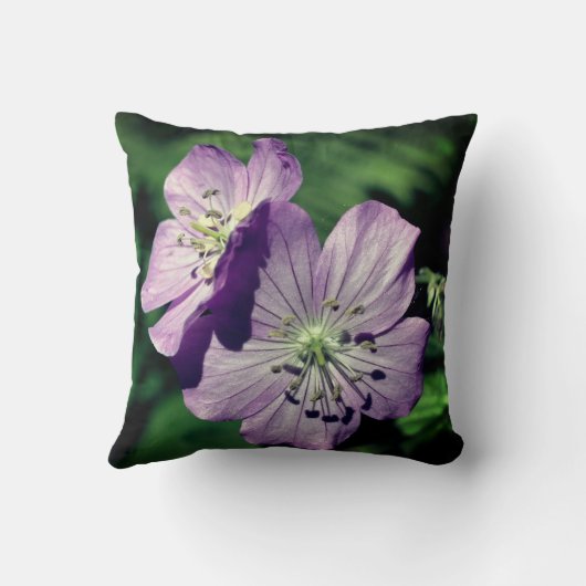 Pretty Purple Geranium Flower Pair  クッション (裏面)
