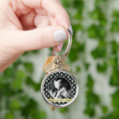 Pretty Retro Floral Black Pattern Photo キーホルダー (手)