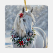 Pretty White Horse with Wreath Christmas Holiday セラミックオーナメント (正面)