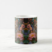 Pretty white orange cat in floral garden コーヒーマグカップ (中央)