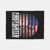 Pride And Honor Fireman Gift Proud Firefighter Quo フリースブランケット (正面(横))