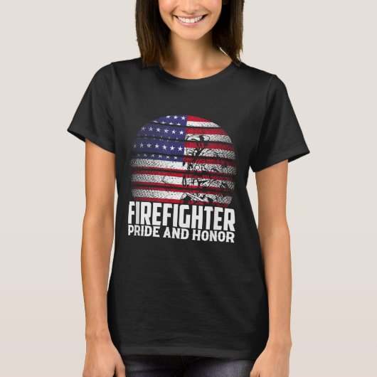 Pride And Honor Fireman Gift Proud Firefighter Quo Tシャツ (正面)