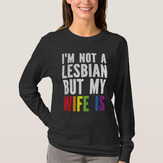 Pride LGBT Trans I'm Not A Lesbian But My Wife Is Tシャツ (正面)
